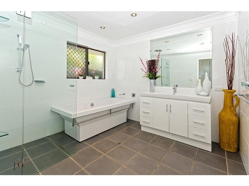 78 Campbell Street, Sorrento QLD 4217