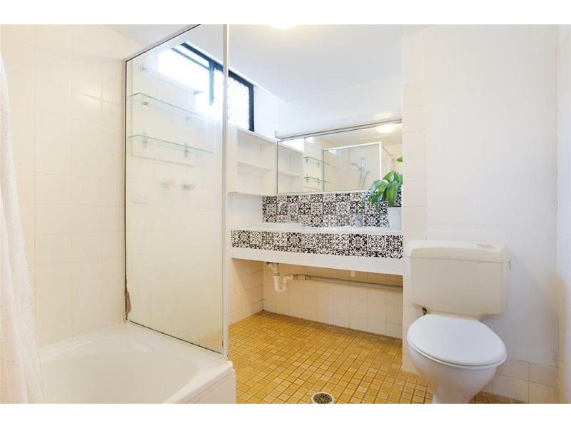 2/21-25 Old Burleigh Road, Surfers Paradise QLD 4217