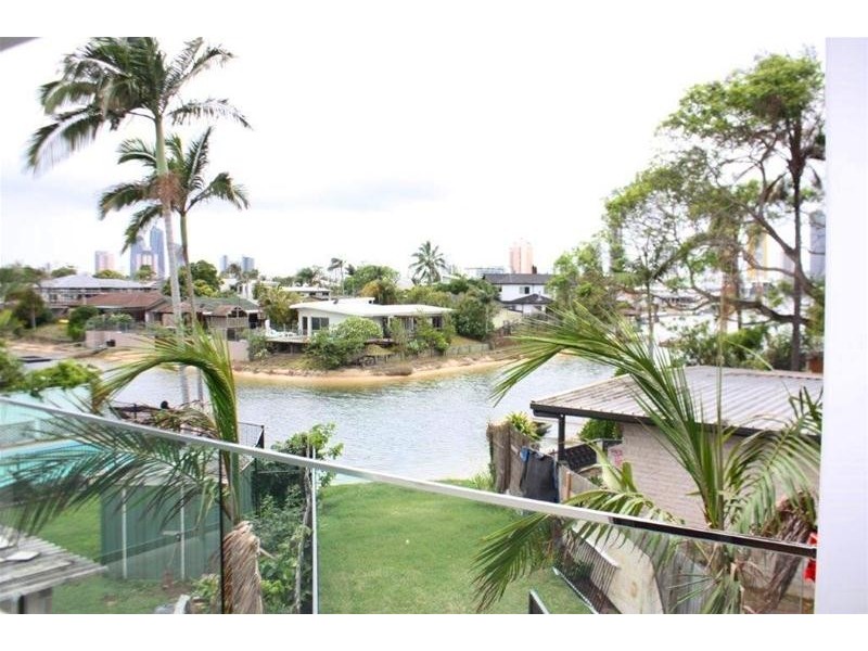 2/130 Rio Vista Boulevard, Broadbeach Waters QLD 4218