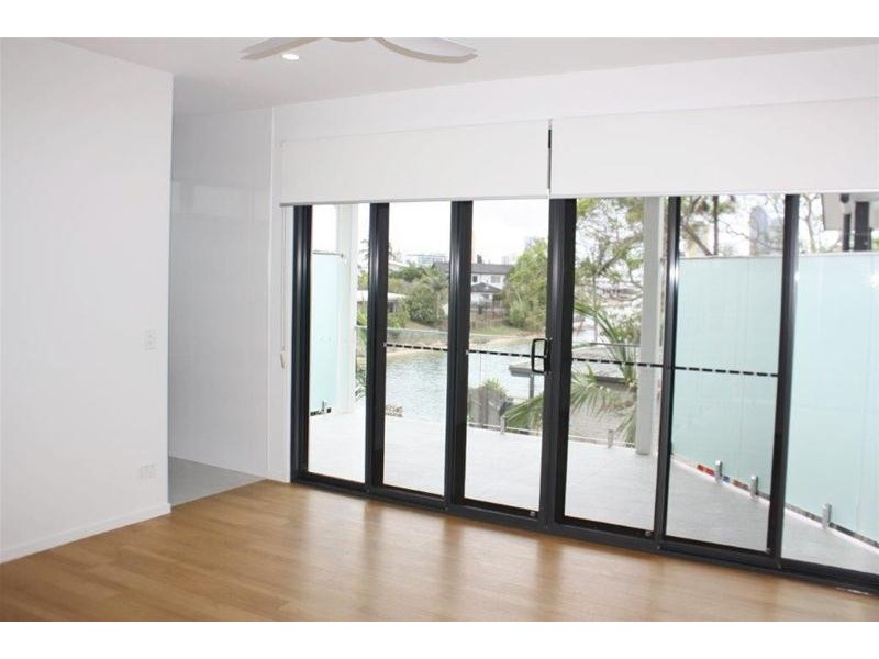 2/130 Rio Vista Boulevard, Broadbeach Waters QLD 4218