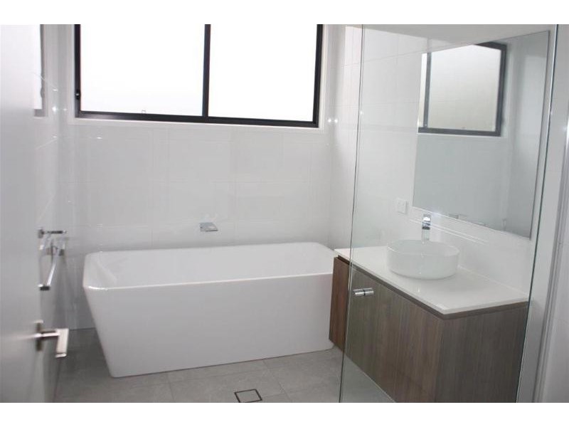 2/130 Rio Vista Boulevard, Broadbeach Waters QLD 4218