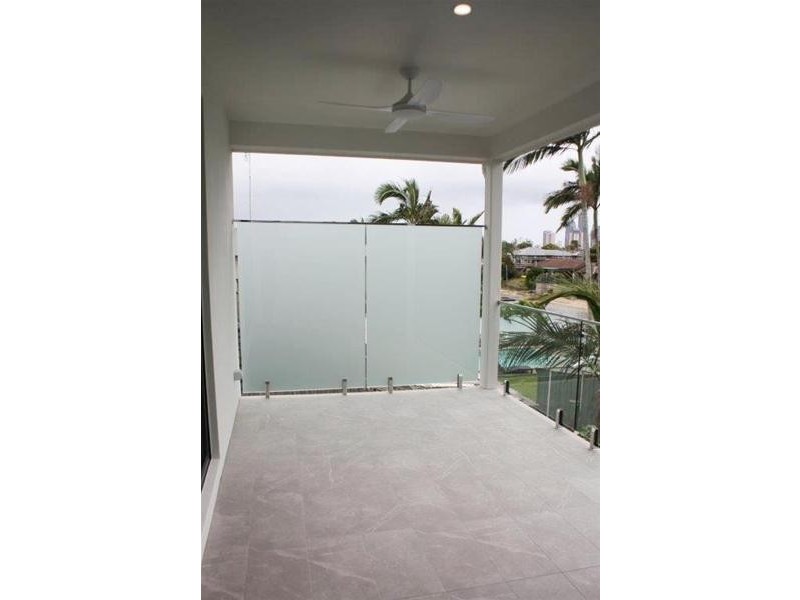 2/130 Rio Vista Boulevard, Broadbeach Waters QLD 4218