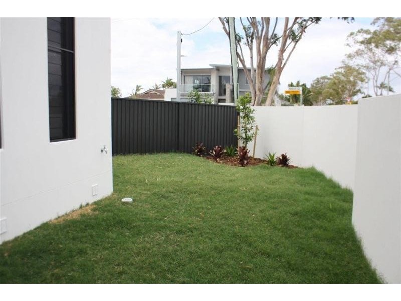 2/130 Rio Vista Boulevard, Broadbeach Waters QLD 4218