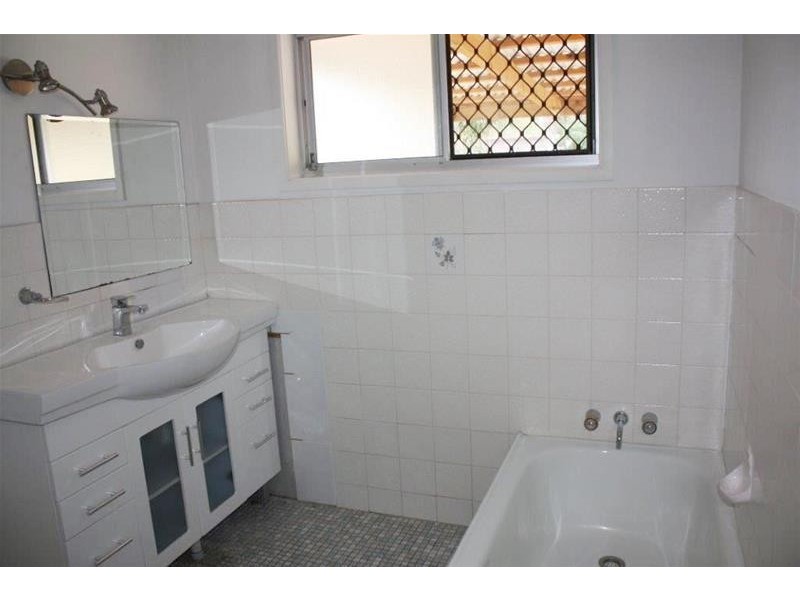 32 Boongala Road, Broadbeach Waters QLD 4218