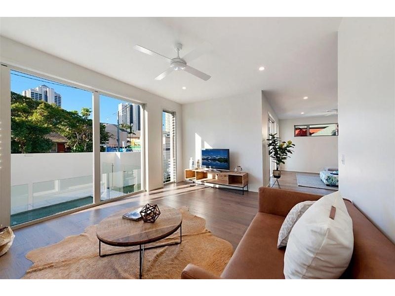 12A Oak Avenue, Surfers Paradise QLD 4217