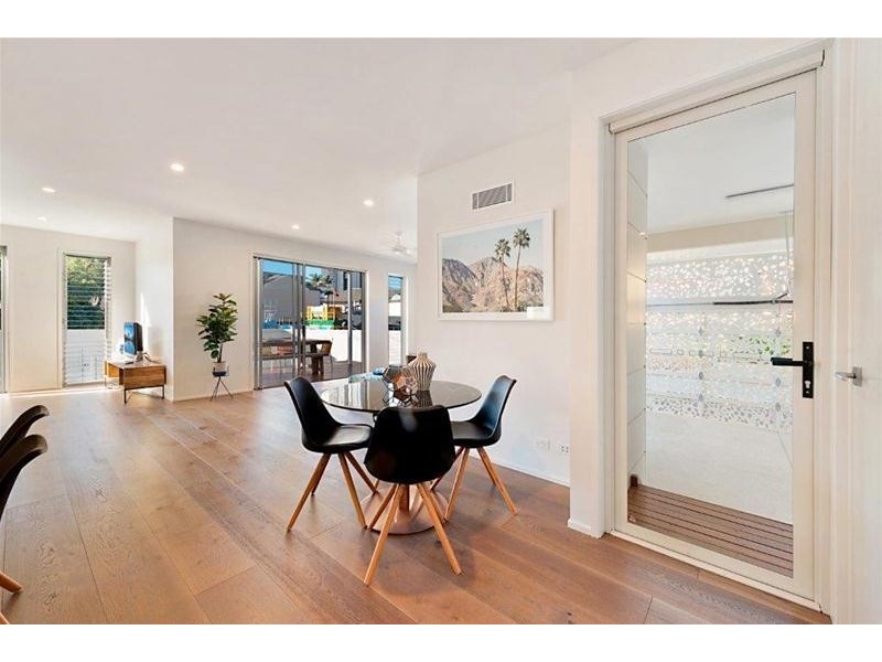 12A Oak Avenue, Surfers Paradise QLD 4217