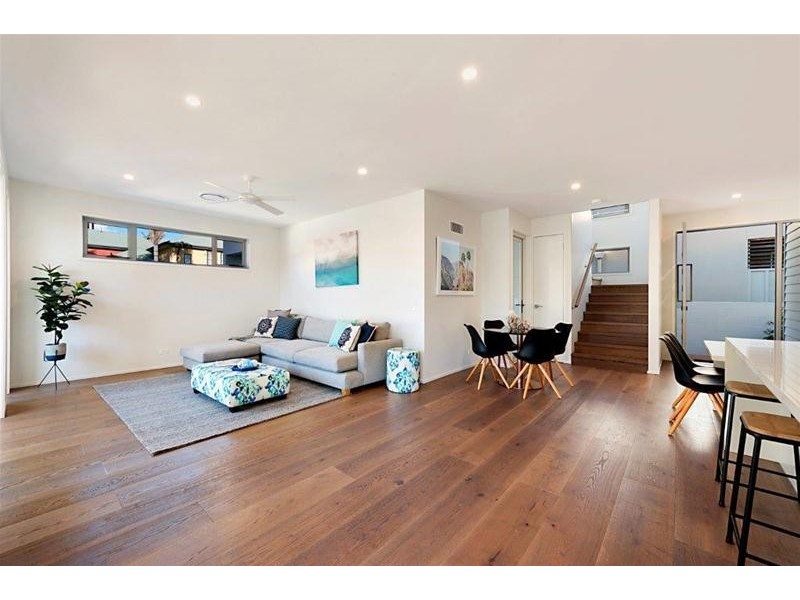 12A Oak Avenue, Surfers Paradise QLD 4217