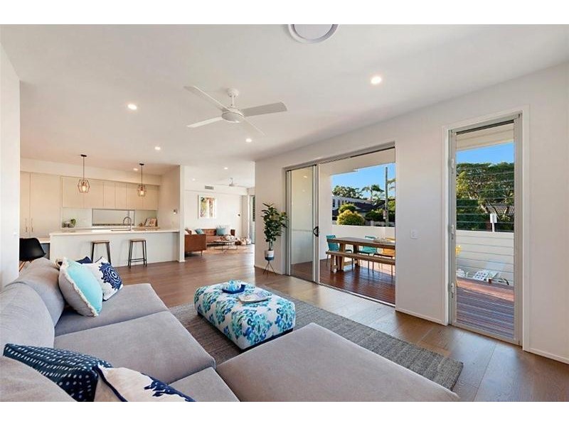 12A Oak Avenue, Surfers Paradise QLD 4217