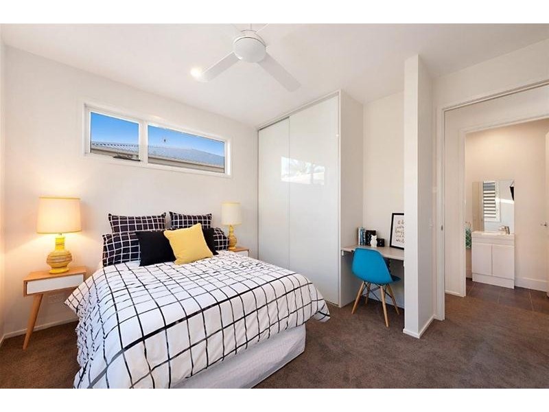 12A Oak Avenue, Surfers Paradise QLD 4217