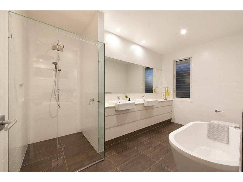 12A Oak Avenue, Surfers Paradise QLD 4217