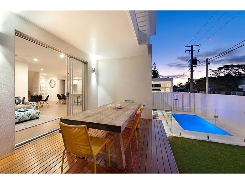 12A Oak Avenue, Surfers Paradise QLD 4217