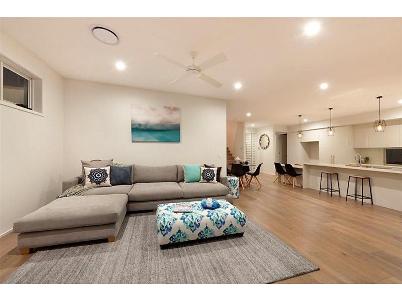 12A Oak Avenue, Surfers Paradise QLD 4217