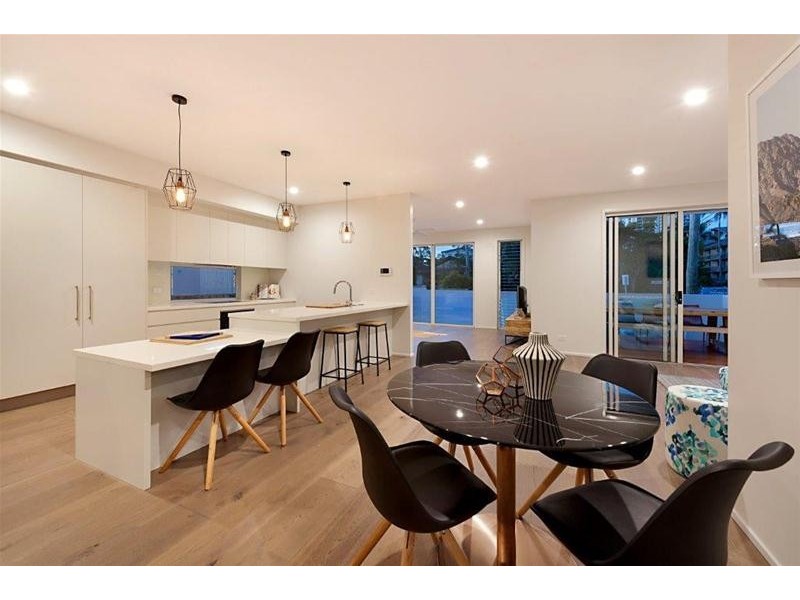 12A Oak Avenue, Surfers Paradise QLD 4217