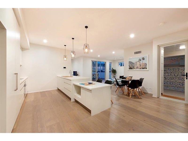 12A Oak Avenue, Surfers Paradise QLD 4217