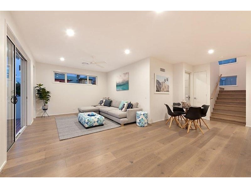 12A Oak Avenue, Surfers Paradise QLD 4217