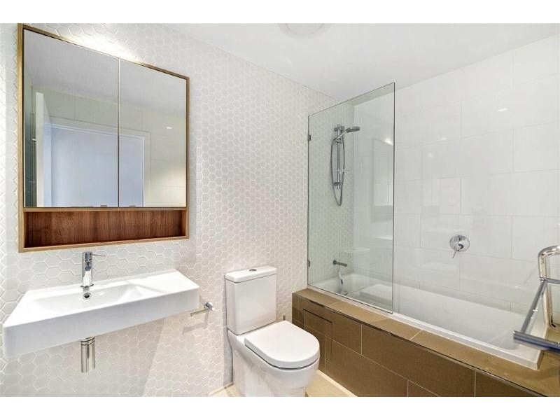 302/19 Cannes Avenue, Surfers Paradise QLD 4217