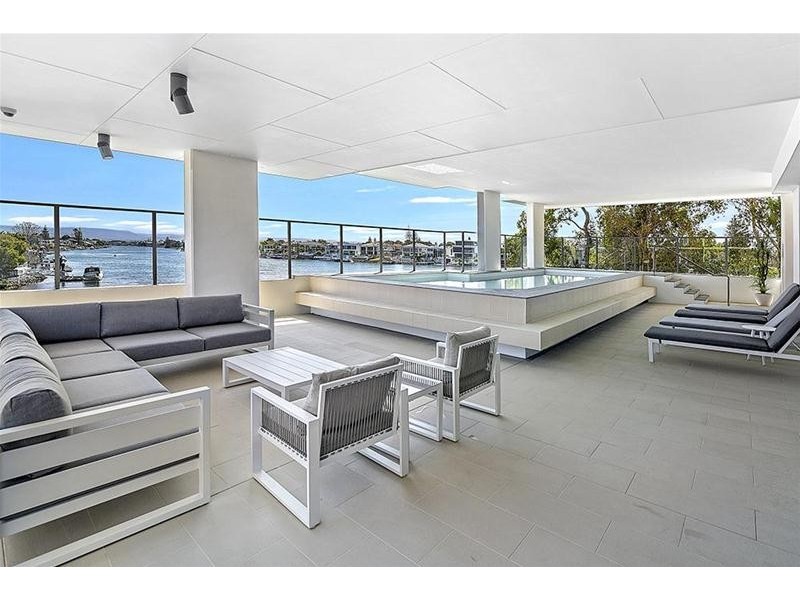 302/19 Cannes Avenue, Surfers Paradise QLD 4217