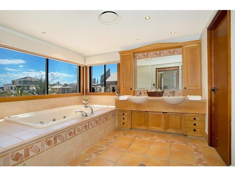 34 Norseman Court, Paradise Waters QLD 4217