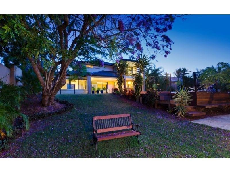 28 Gretel Drive, Mermaid Waters QLD 4218