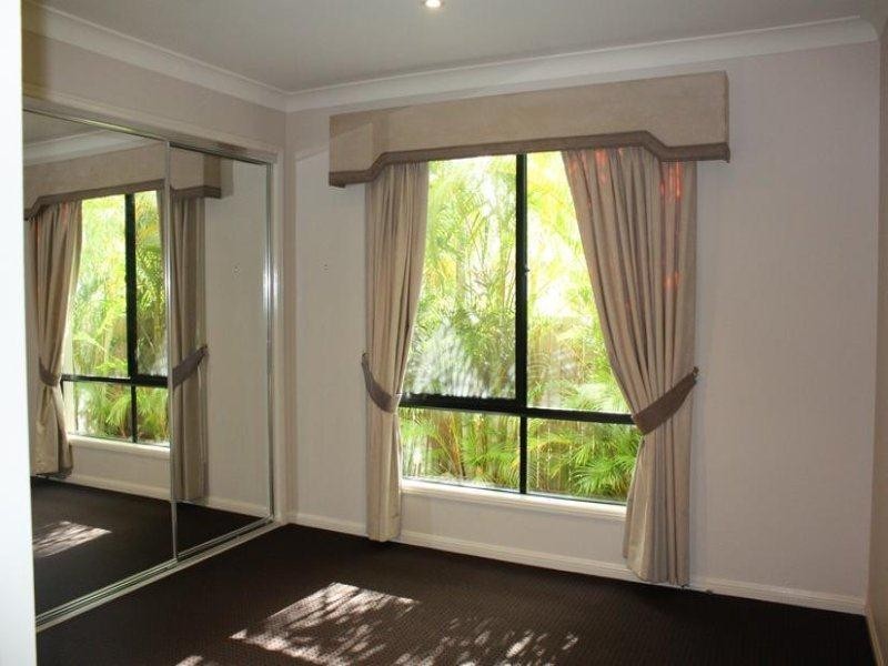 28 Gretel Drive, Mermaid Waters QLD 4218