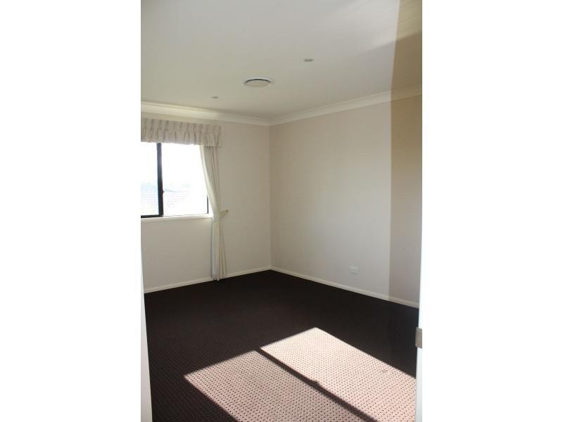 28 Gretel Drive, Mermaid Waters QLD 4218