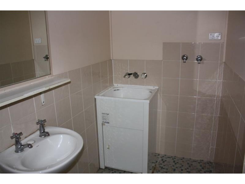 25 Leonard Avenue, Surfers Paradise QLD 4217