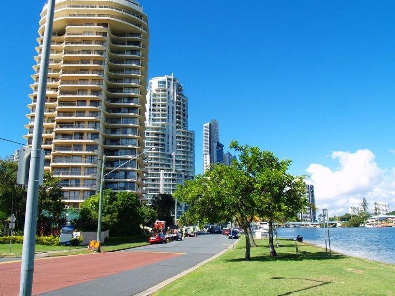 21 Pine Avenue, Surfers Paradise QLD 4217