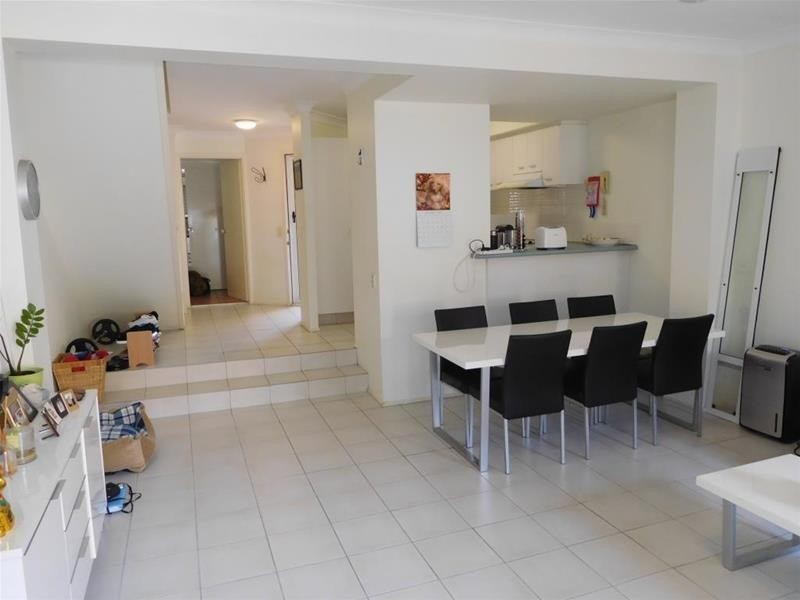 90 Pohlman Street, Southport QLD 4215