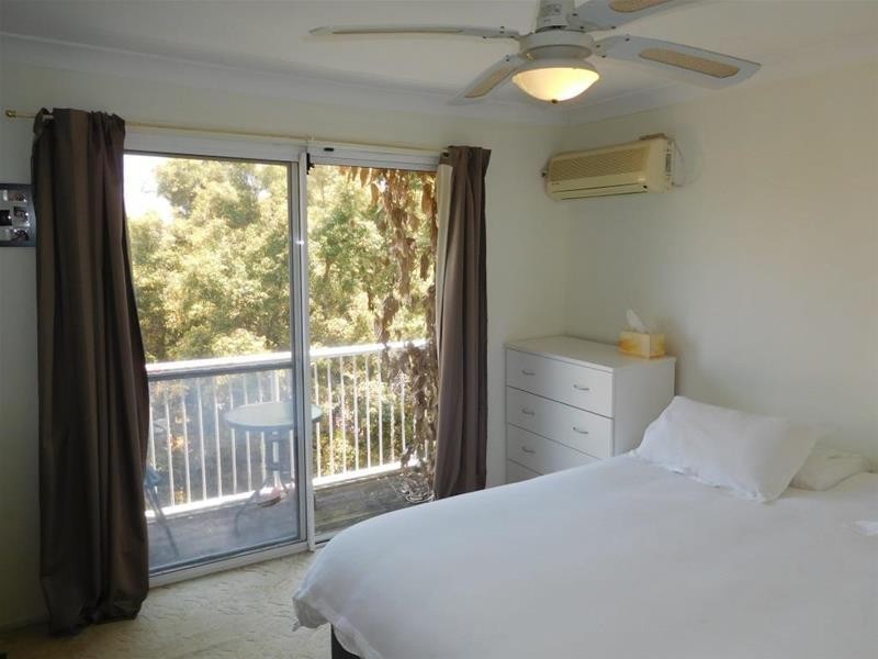 90 Pohlman Street, Southport QLD 4215