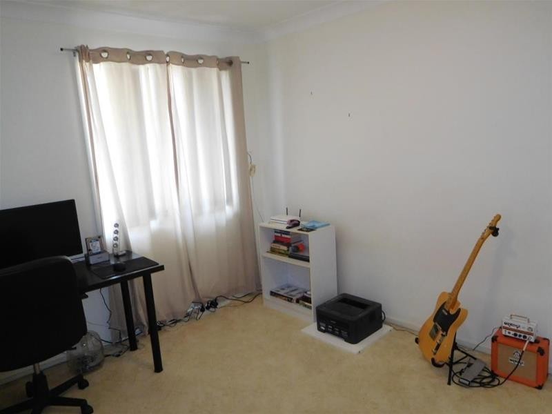 90 Pohlman Street, Southport QLD 4215