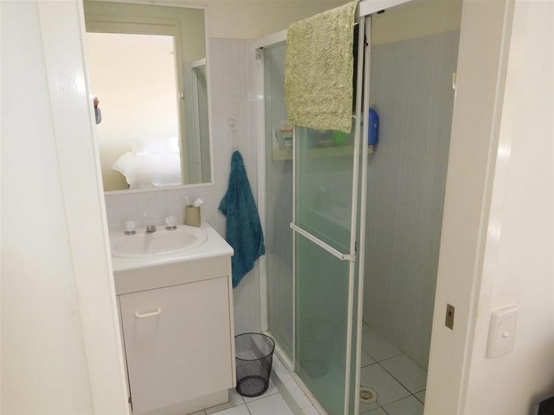 90 Pohlman Street, Southport QLD 4215