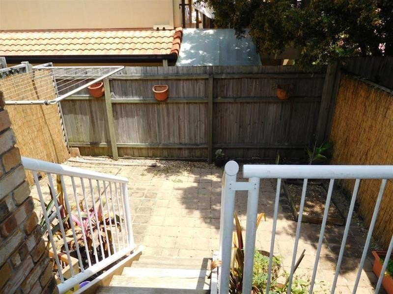 90 Pohlman Street, Southport QLD 4215