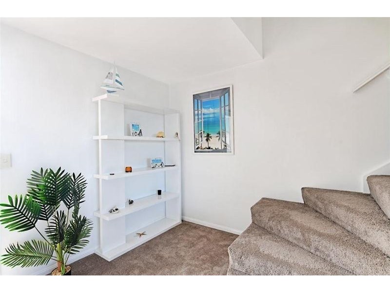 25/3 Sunset Boulevard, Surfers Paradise QLD 4217