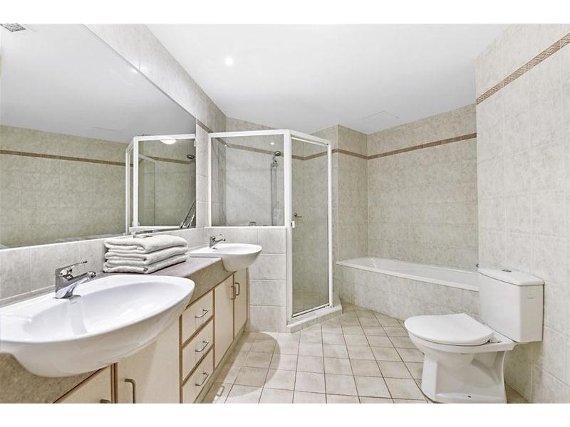 1704/3400 Surfers Paradise Boulevard, Surfers Paradise QLD 4217