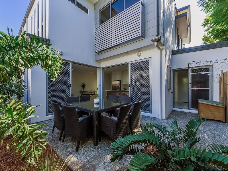 132 Eugaree Street, Southport QLD 4215