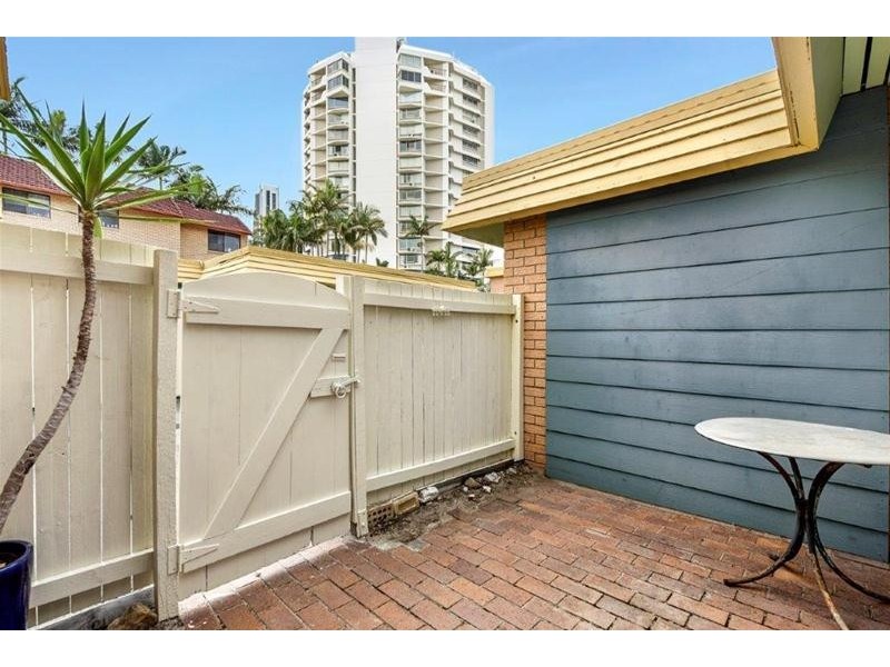 2/11 Peninsular Drive, Surfers Paradise QLD 4217
