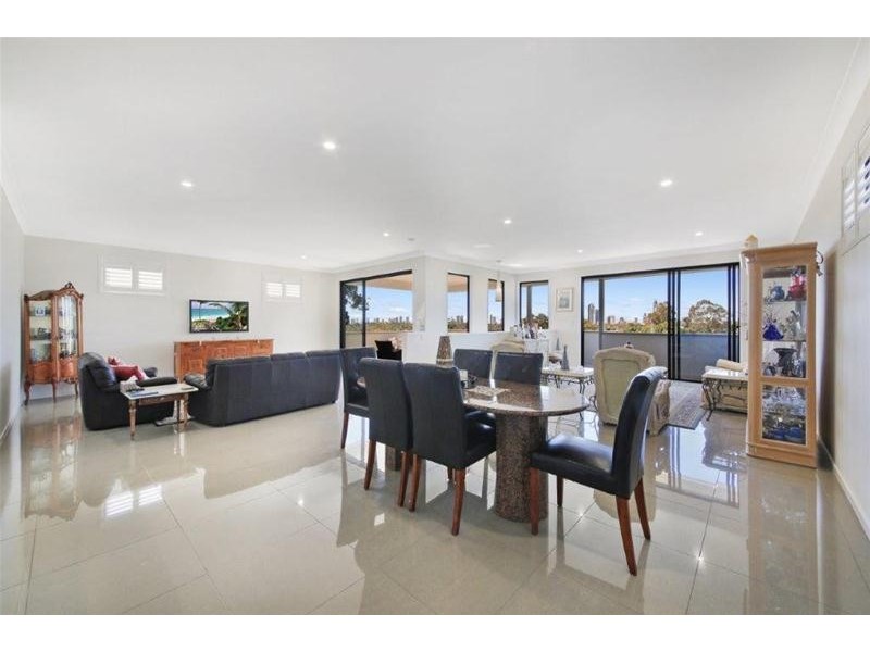 6a Carcoola Street, Benowa QLD 4217