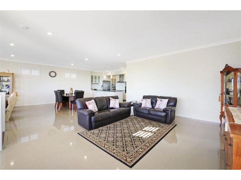 6a Carcoola Street, Benowa QLD 4217