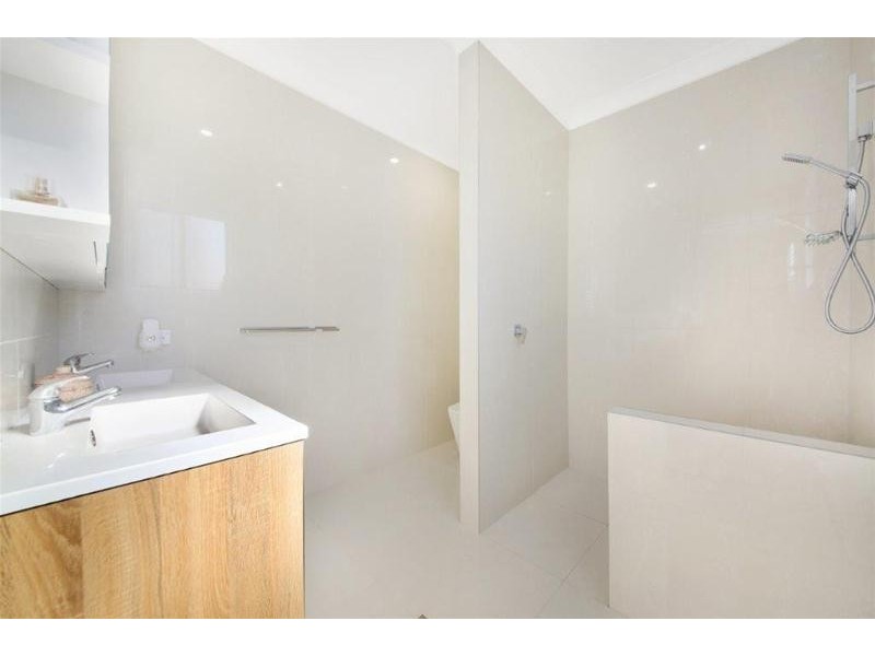 6a Carcoola Street, Benowa QLD 4217