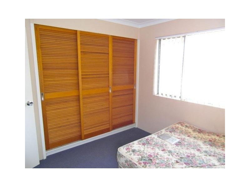 21 Oak Avenue, Surfers Paradise QLD 4217