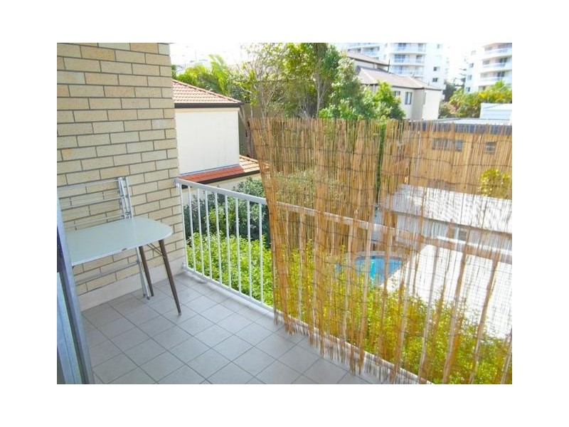 21 Oak Avenue, Surfers Paradise QLD 4217