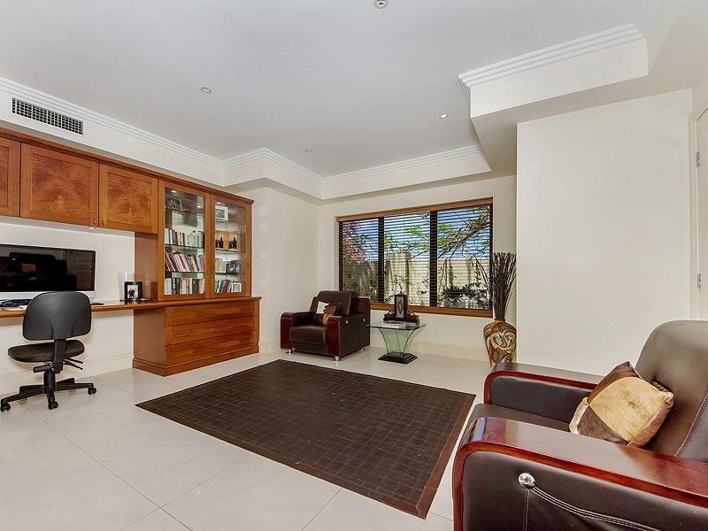 53 Commodore Drive, Paradise Waters QLD 4217