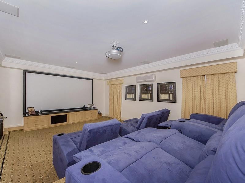 53 Commodore Drive, Paradise Waters QLD 4217