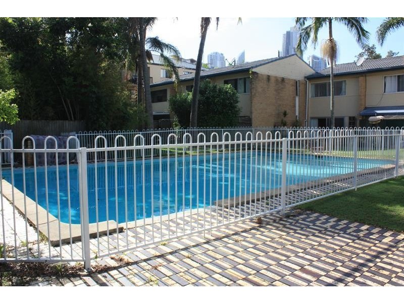 15/17 Illawong Street, Chevron Island QLD 4217