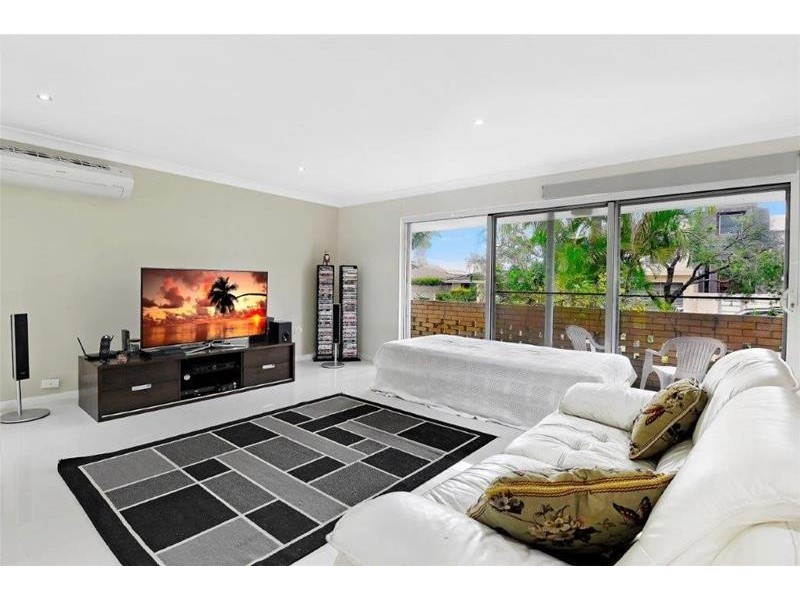 51 Salerno Street, Isle Of Capri QLD 4217