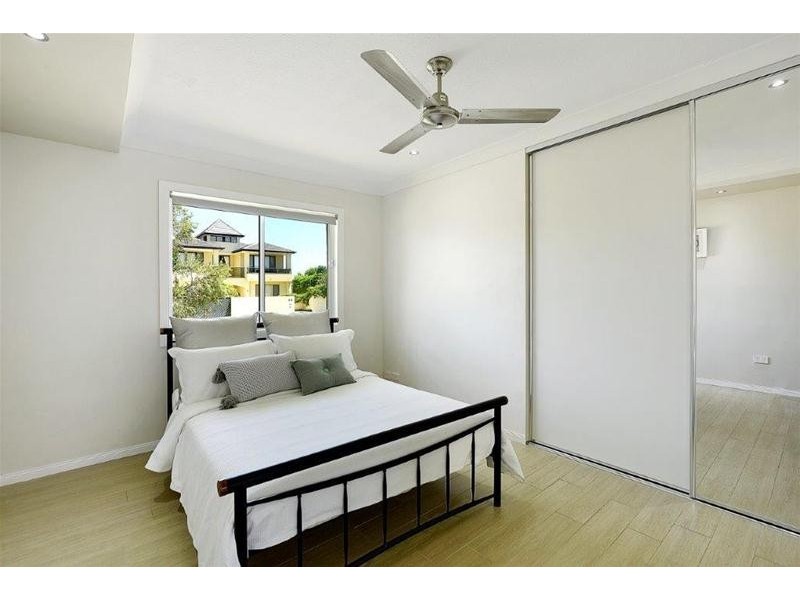 51 Salerno Street, Isle Of Capri QLD 4217