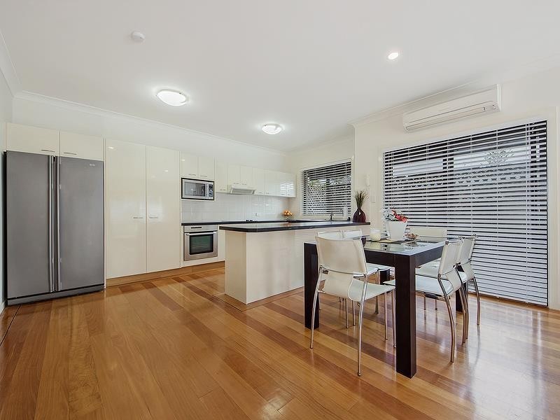 28 Norfolk Avenue, Budds Beach, Surfers Paradise QLD 4217