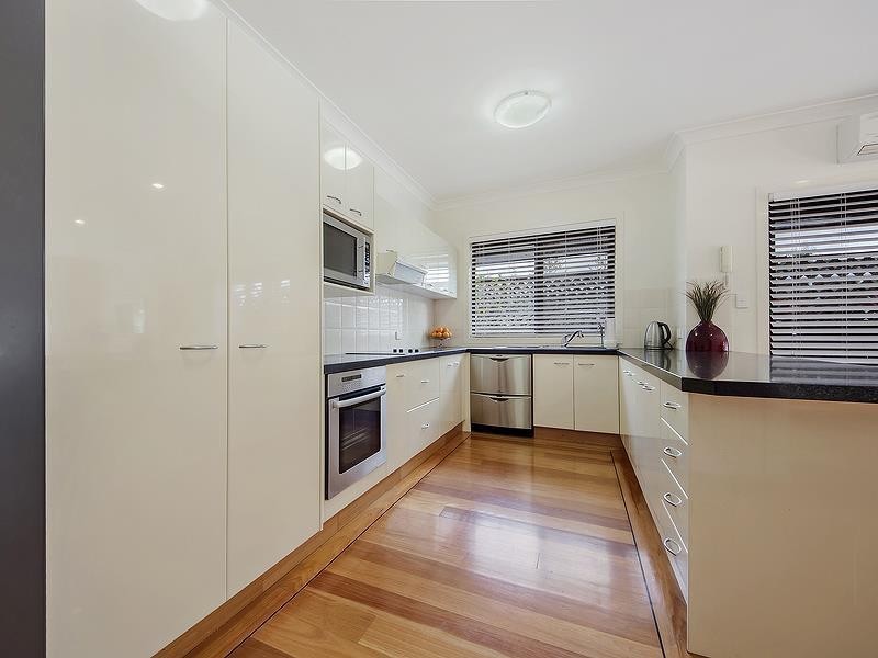 28 Norfolk Avenue, Budds Beach, Surfers Paradise QLD 4217