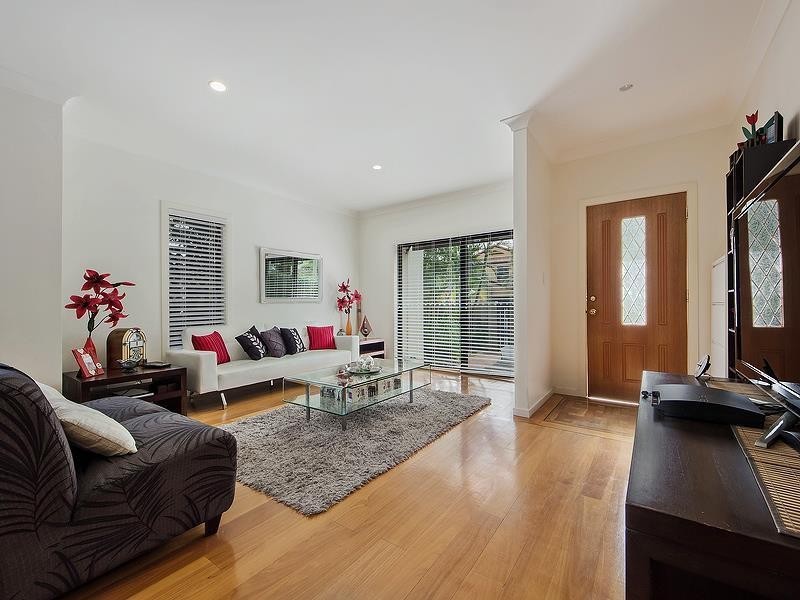 28 Norfolk Avenue, Budds Beach, Surfers Paradise QLD 4217