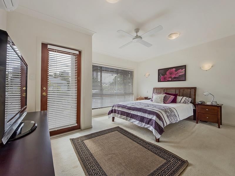 28 Norfolk Avenue, Budds Beach, Surfers Paradise QLD 4217